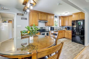 House (3 Bedrooms) | Interior