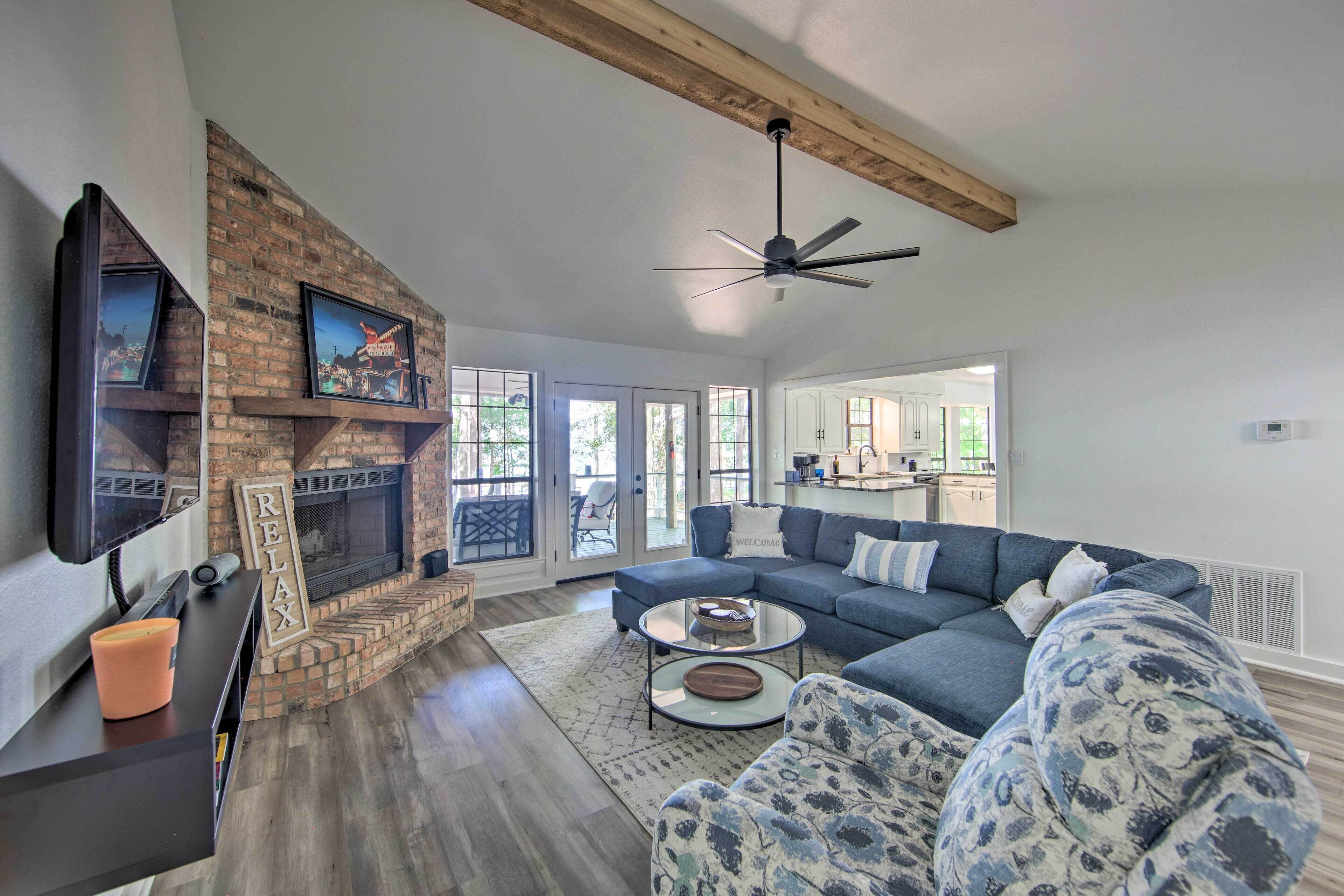 House (3 Bedrooms) | Living area | TV, fireplace