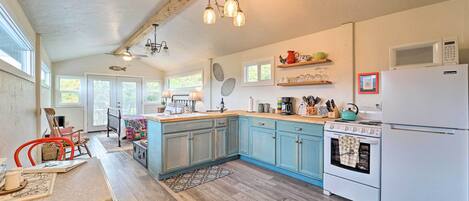 Apartment (0 Bedroom) | Private kitchen