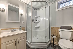 Talo (Multiple Bedrooms) | Sisätilat