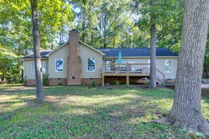 House (3 Bedrooms) | Interior - Stunning Greensboro Home w/ Deck & Pond View! (Greensboro)