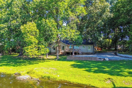 Stunning Greensboro Home w/ Deck & Pond View!