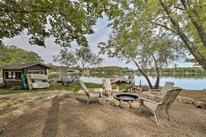 Apartment (2 Bedrooms) | Interior - Lakefront New Auburn Apartment w/ Shared Dock (New Auburn)