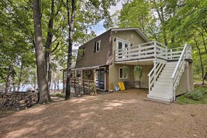 Apartment (2 Bedrooms) | Interior - Lakefront New Auburn Apartment w/ Shared Dock (New Auburn)