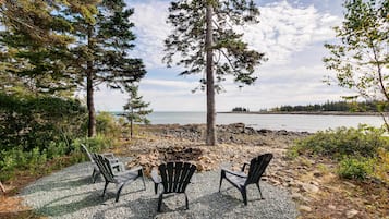 House (3 Bedrooms) | Property grounds