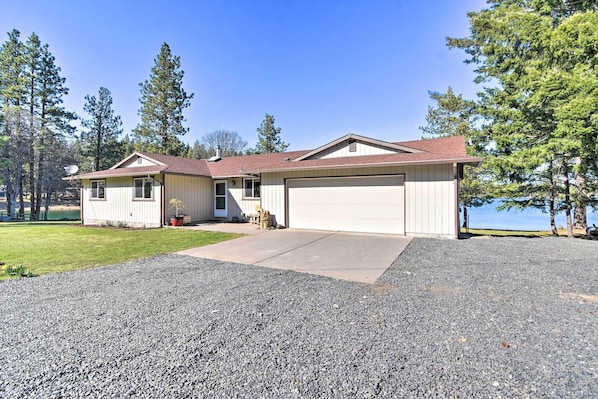 House (3 Bedrooms) | Interior - House w/ Private Deck on the Rock Creek Reservoir! (Tygh Valley)