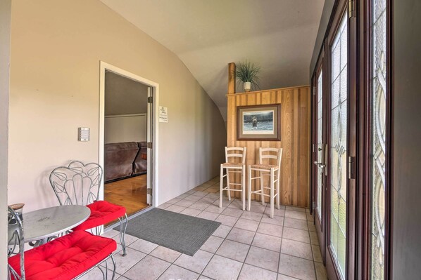 Interior - Loft Unplugged w/ Outdoor Space in Amish Country! (Middlefield)