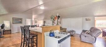 Loft Unplugged w/ Outdoor Space in Amish Country!