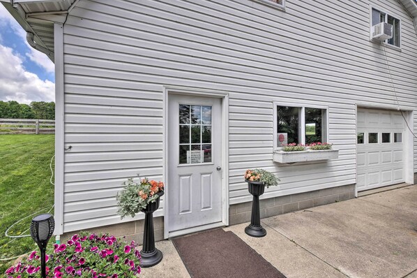 Interior - Loft Unplugged w/ Outdoor Space in Amish Country! (Middlefield)