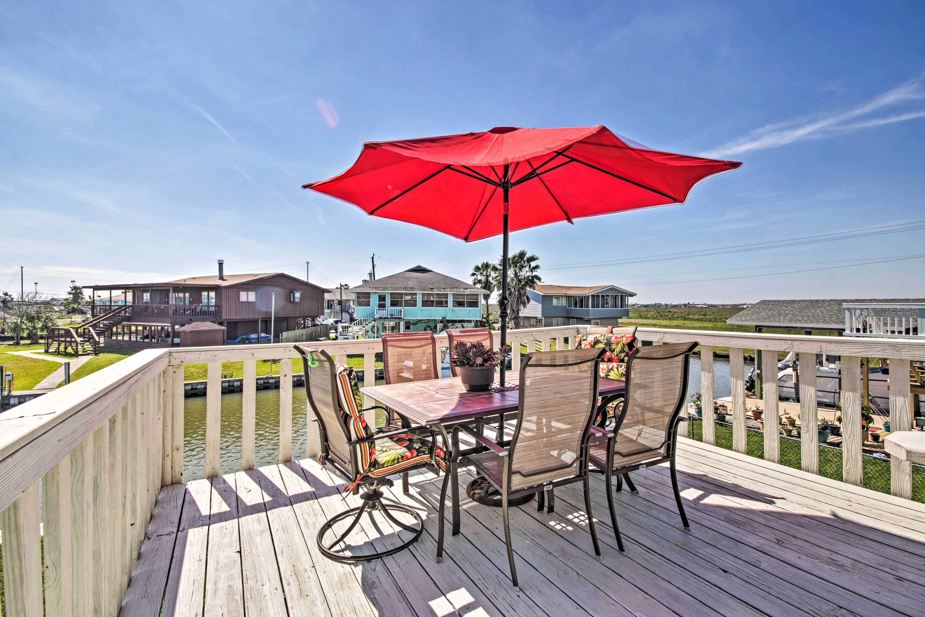 Waterfront Haven w/ Grill - 9 Mi to Surfside Beach