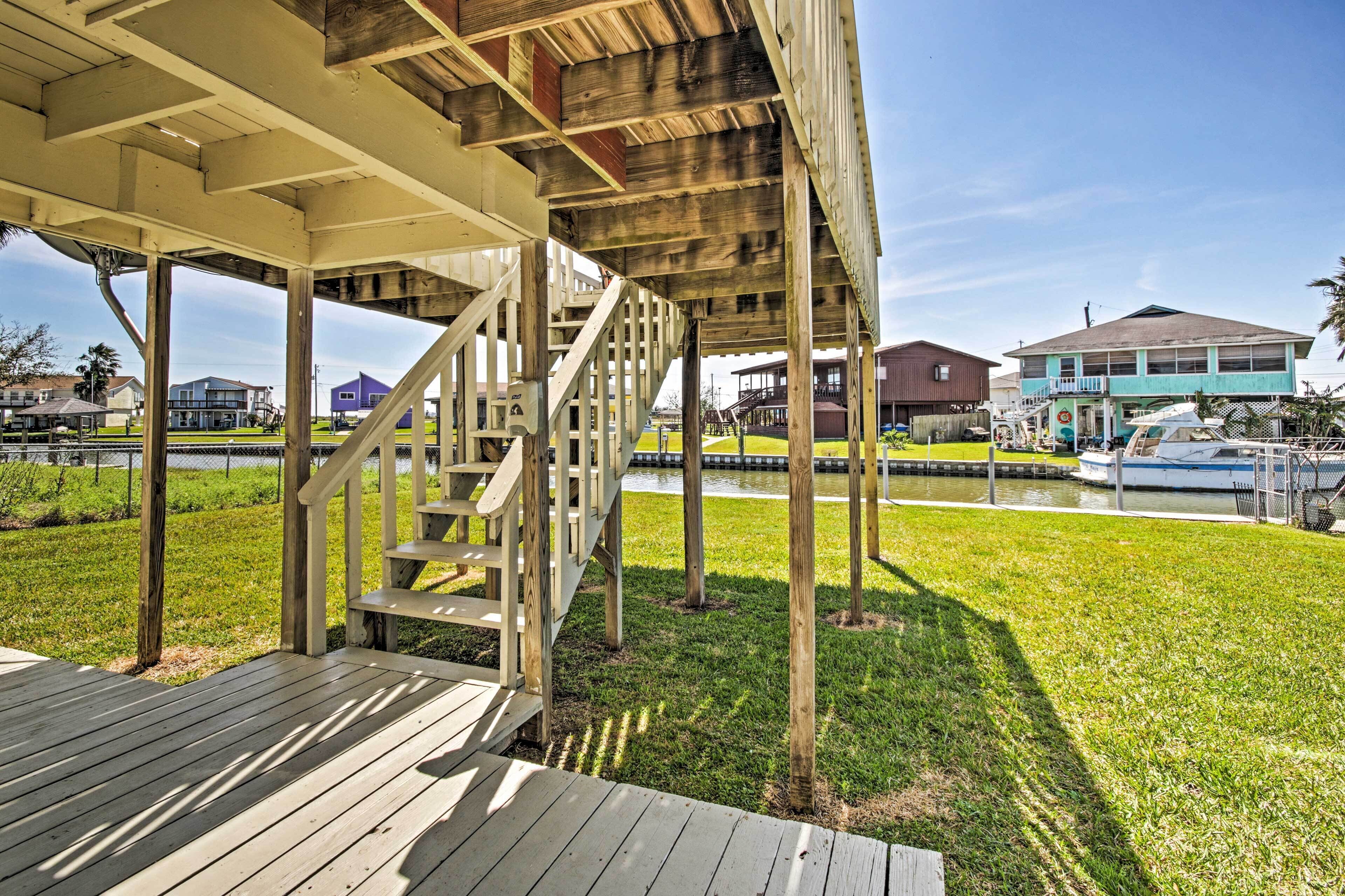 Waterfront Haven w/ Grill - 9 Mi to Surfside Beach