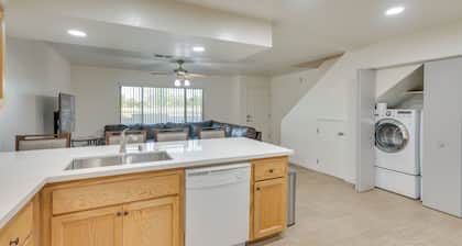 Convenient Bakersfield Townhome With Patio!
