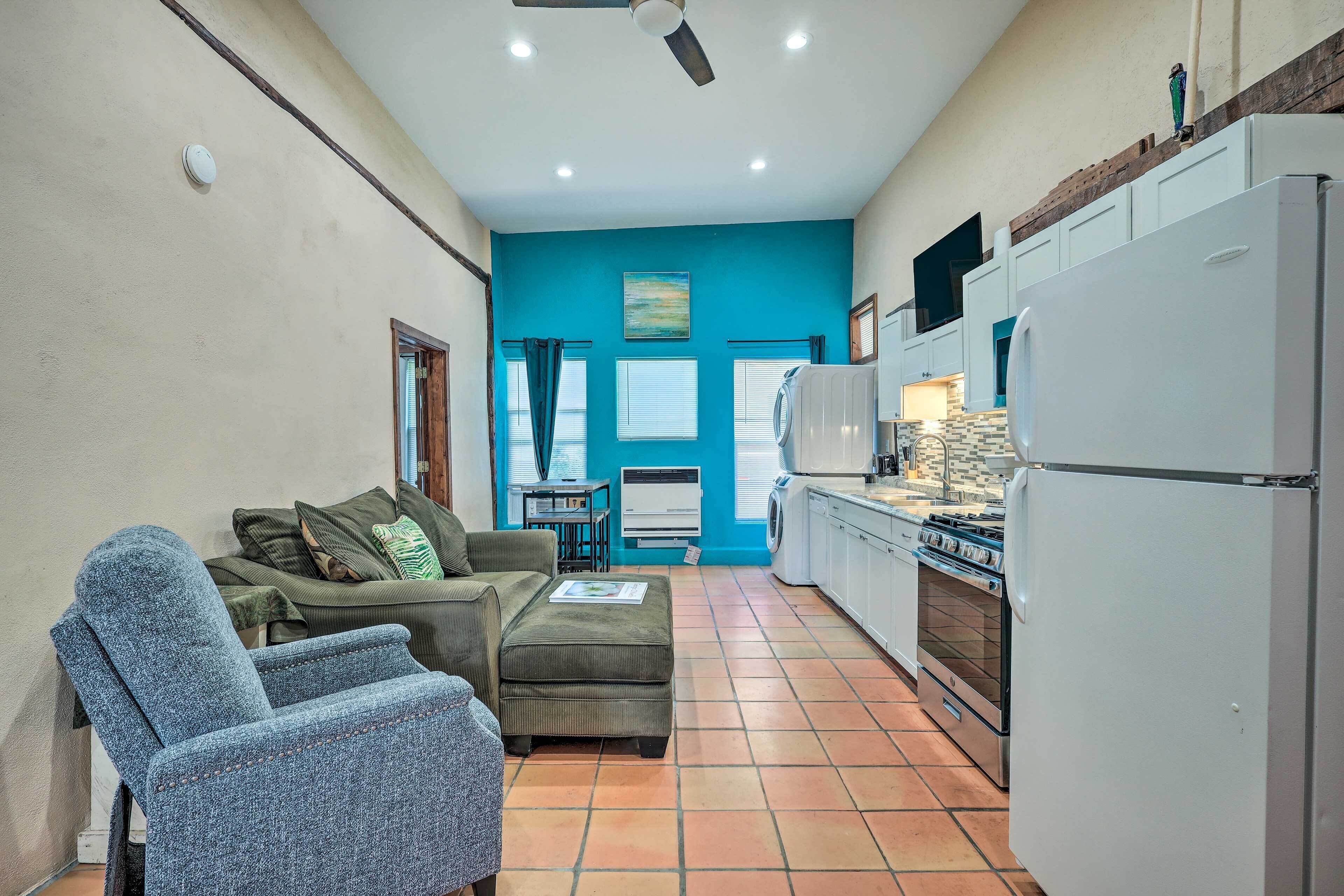 Traditional Adobe Bungalow < 2 Mi to Downtown