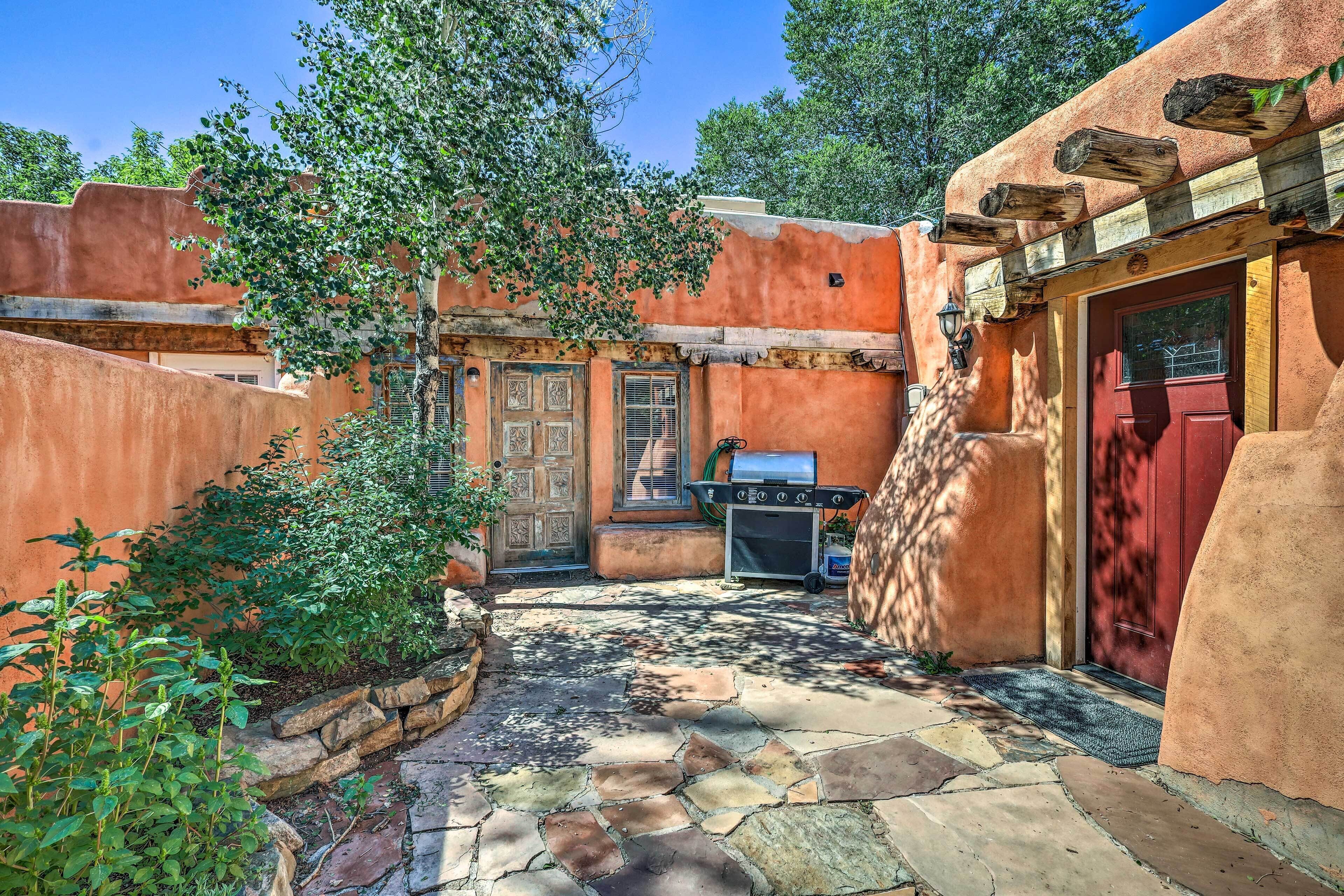 Traditional Adobe Bungalow < 2 Mi to Downtown