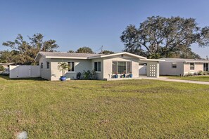 House (2 Bedrooms) | Interior - Venice Home w/ Fire Pit & Grill: 2 Mi to Beach! (Venice)