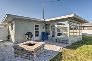 House (2 Bedrooms) | Interior - Venice Home w/ Fire Pit & Grill: 2 Mi to Beach! (Venice)