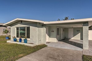 House (2 Bedrooms) | Front of property - Venice Home w/ Fire Pit & Grill: 2 Mi to Beach! (Venice)