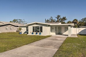 House (2 Bedrooms) | Interior - Venice Home w/ Fire Pit & Grill: 2 Mi to Beach! (Venice)