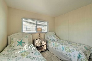 House (2 Bedrooms) | Interior - Venice Home w/ Fire Pit & Grill: 2 Mi to Beach! (Venice)