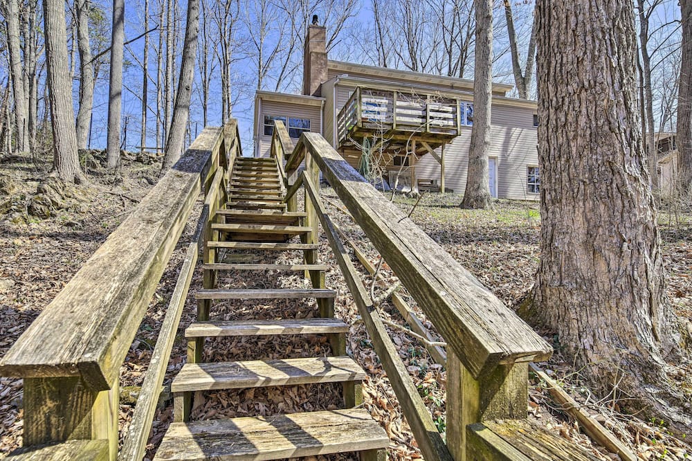 Pet-friendly Cabin w/ Dock on Claytor Lake! - Blacksburg