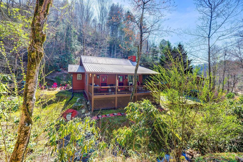 Scenic Marble Cabin w/ Fire Pit! - Valleytown, NC