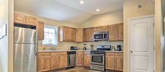 Ideally Located Glen Cove Apartment!