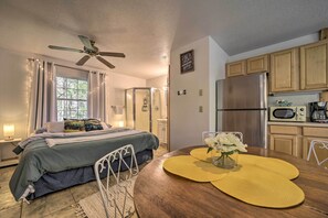 Apartment (0 Bedroom) | Interior - Sky Loft Bryson Studio: 1 Mi From Fontana Lake! (Almond)