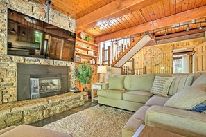 House (3 Bedrooms) | Interior - Walk to Tuttle Creek Lake: Secluded Scenic Retreat (Manhattan)