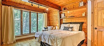 Walk to Tuttle Creek Lake: Secluded Scenic Retreat