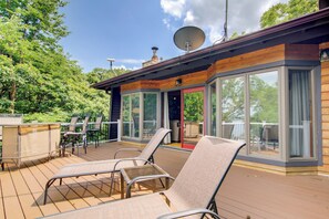 House (3 Bedrooms) | Front of property - Walk to Tuttle Creek Lake: Secluded Scenic Retreat (Manhattan)