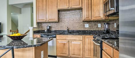 Apartment (3 Bedrooms) | Private kitchen | Microwave, oven, stovetop, dishwasher