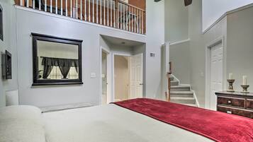 Apartment (3 Bedrooms) | 3 bedrooms, iron/ironing board, bed sheets