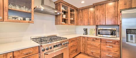 Microwave, oven, kompor, dan mesin pencuci piring