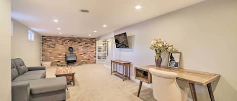 House (5 Bedrooms) | Interior