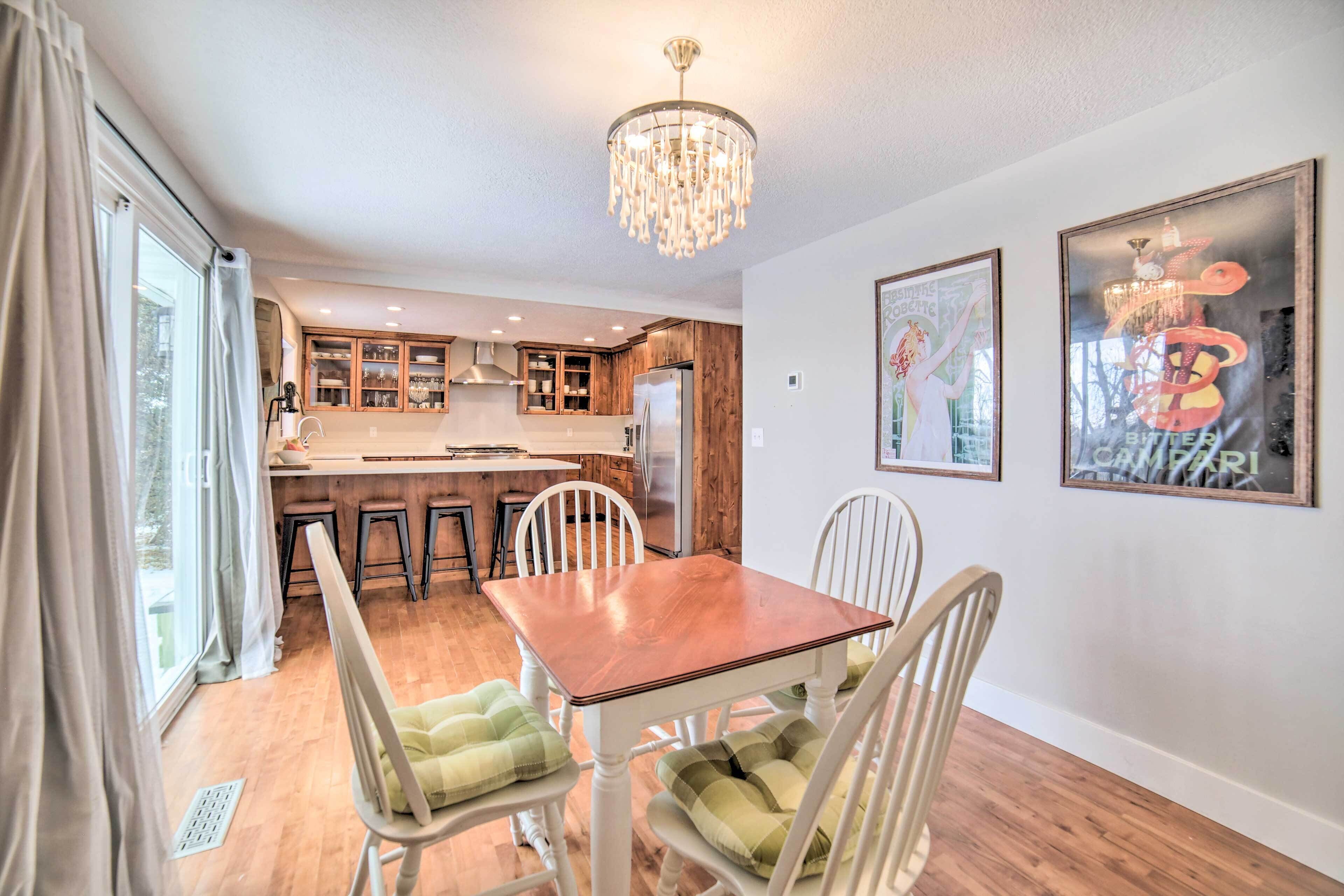 House (5 Bedrooms) | Interior