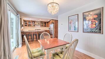 House (5 Bedrooms) | Interior