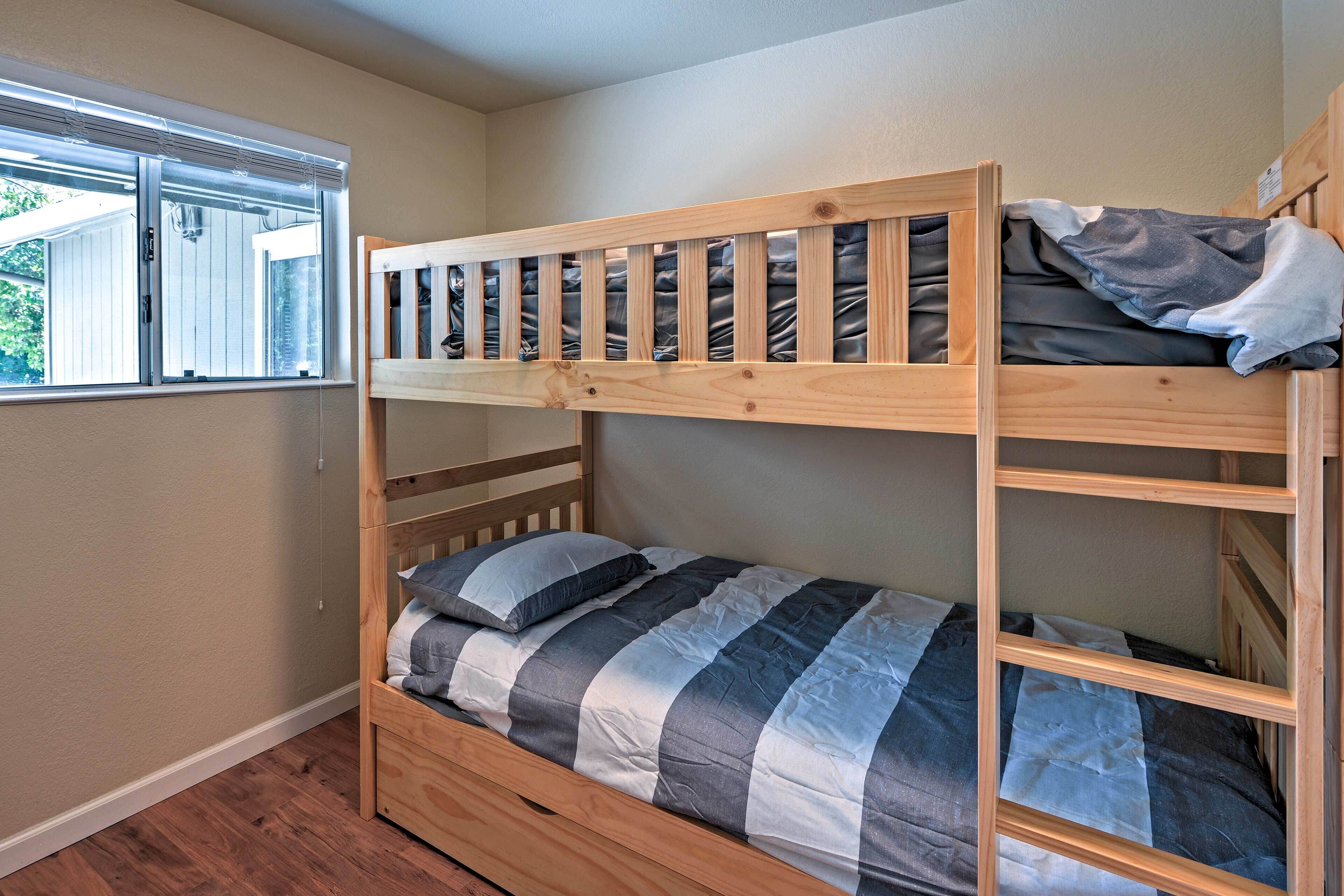 House (3 Bedrooms) | Interior