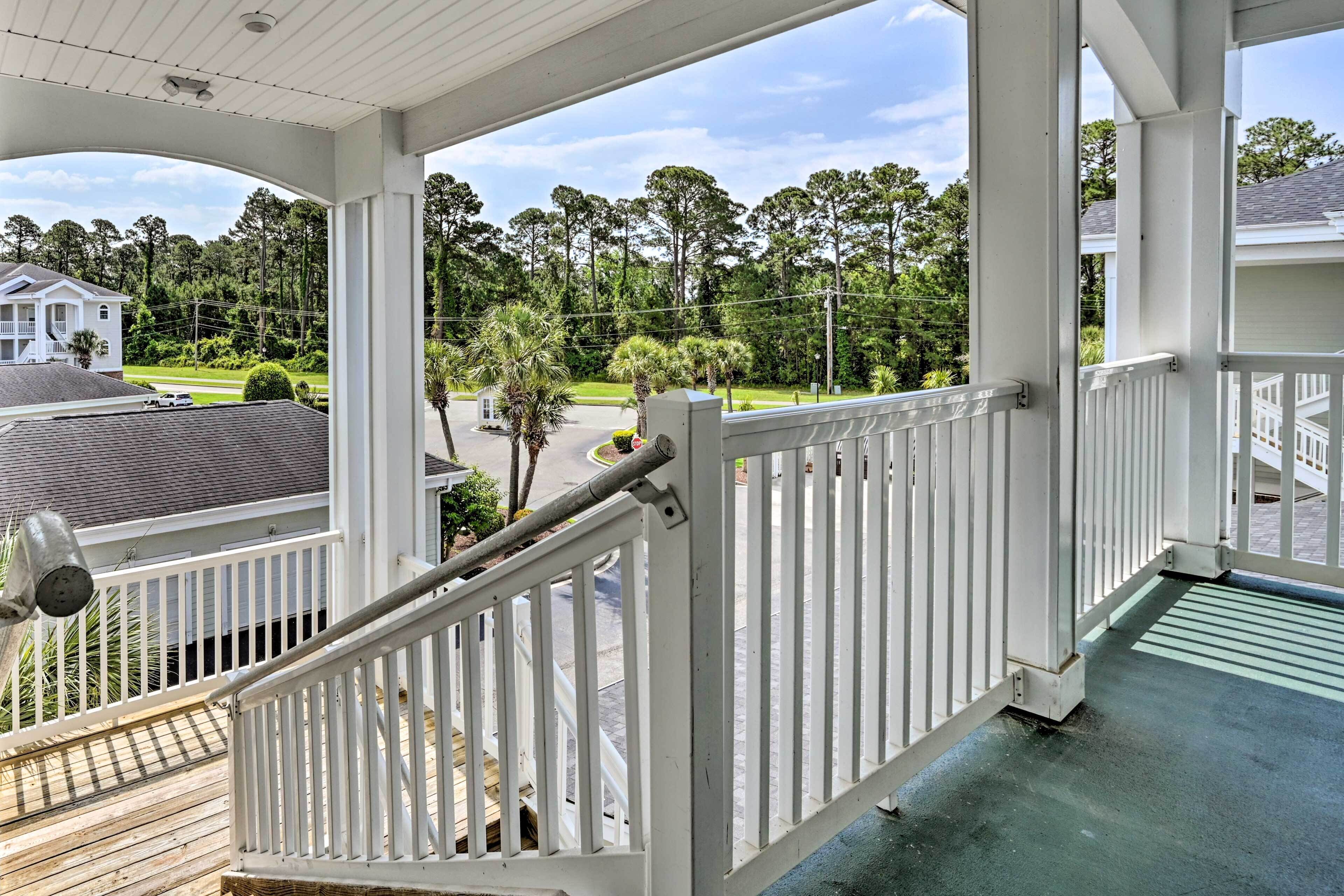 Modern Top-floor Condo < 1 Mi to Golfing!