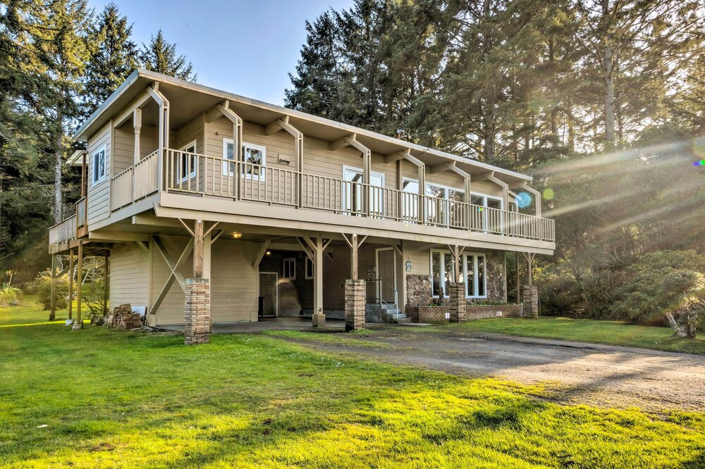 Spacious Home w/ Deck & Elevator < 1 Mile to Coast