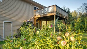 A house with a wooden deck and a covered porch. - Fishermen's Paradise in Coos Bay: Walk to Beach! (Coos Bay)