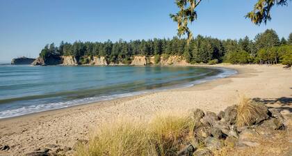 Fishermen's Paradise in Coos Bay: Walk to Beach!