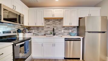 House (2 Bedrooms) | Interior