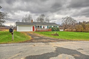 Interior - Serene Retreat - 7 Mi to All Star Village (Otego)