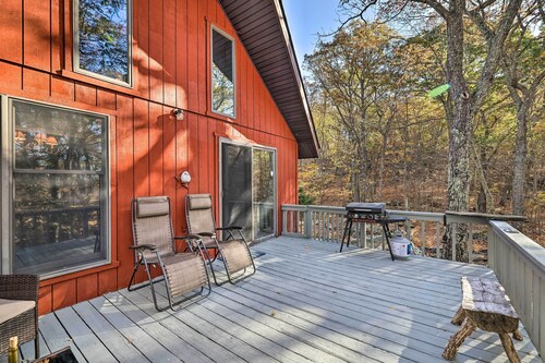 Secluded Cresco Cabin w/ Deck + Forest Views!