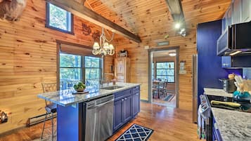 House (2 Bedrooms) | Interior