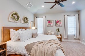 Interior - Lakefront Granbury Retreat w/ Patio & Fire Pit (Granbury)