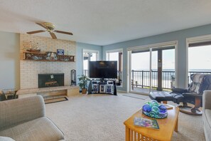 Apartment (2 Bedrooms) | Interior - Cozy Oregon Resort Condo - Steps to Lincoln Beach! (Gleneden Beach)