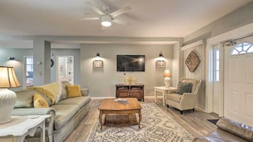 Apartment (3 Bedrooms) | Front of property