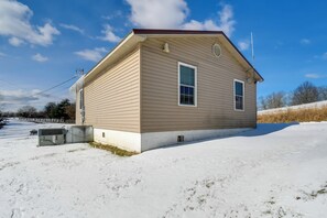 House (2 Bedrooms) | Interior - 3 Mi to Cave Run Lake: Outdoor Retreat w/ Grill (Wellington)