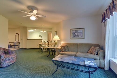 Sand Point Apartment w/ Proximity to Beaches!